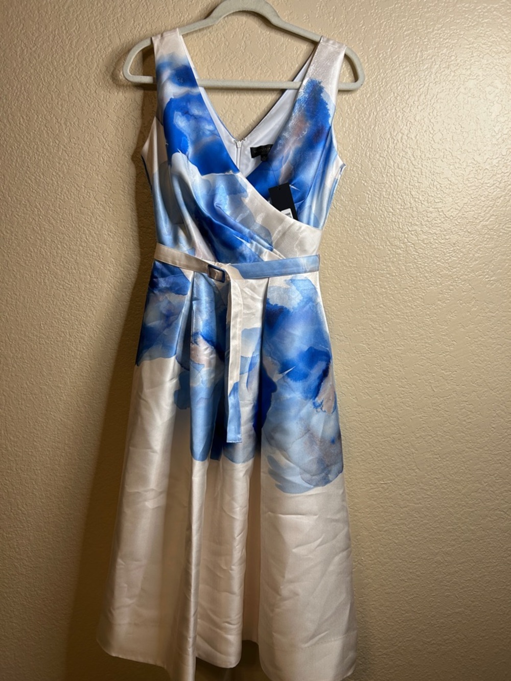 Donna Karan Blue and White Watercolor V-Neck Satin Dress SIZE 4 - Picture 4 of 7